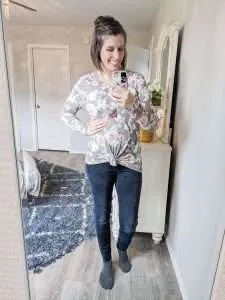 Easy to create maternity outfits I wore during the spring and summer using a minimalist capsule wardrobe #spring #winter #style #maternity #pregnancy #outfits