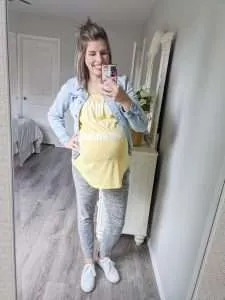  I used a minimalist maternity wardrobe to create more than 50 outfits I could wear throughout my winter and spring pregnancy. Maternity outfits made easy! #maternity #style #pregnancy #momlife #outfits
