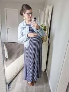  I used a minimalist maternity wardrobe to create more than 50 outfits I could wear throughout my winter and spring pregnancy. Maternity outfits made easy! #maternity #style #pregnancy #momlife #outfits