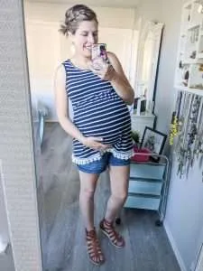 Easy stylish maternity outfits for any pregnancy. These outfits work for all seasons! #maternity #pregnancy #momlife #style #outfits