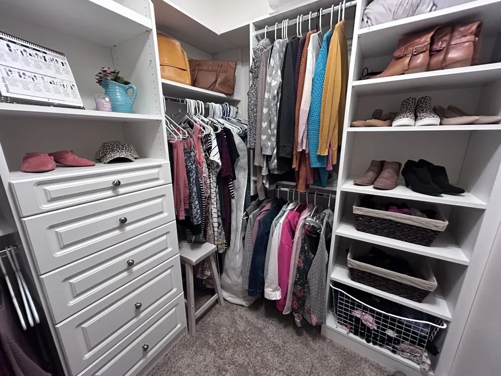 Picture of how to display and organize your shoes, bags, and other accessories in your closet.